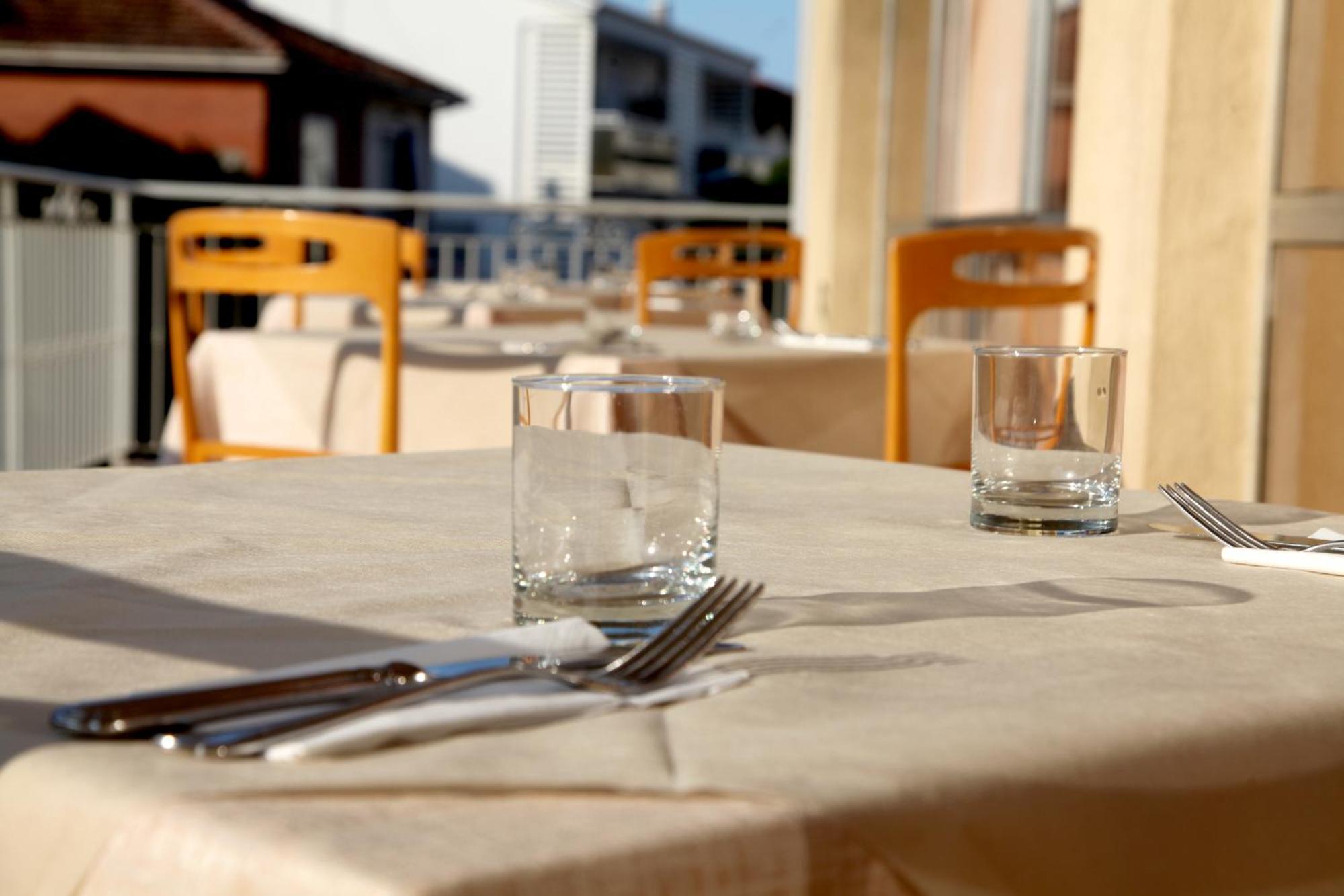 Hotel Alfa Anche In All Inclusive Rimini Exterior foto